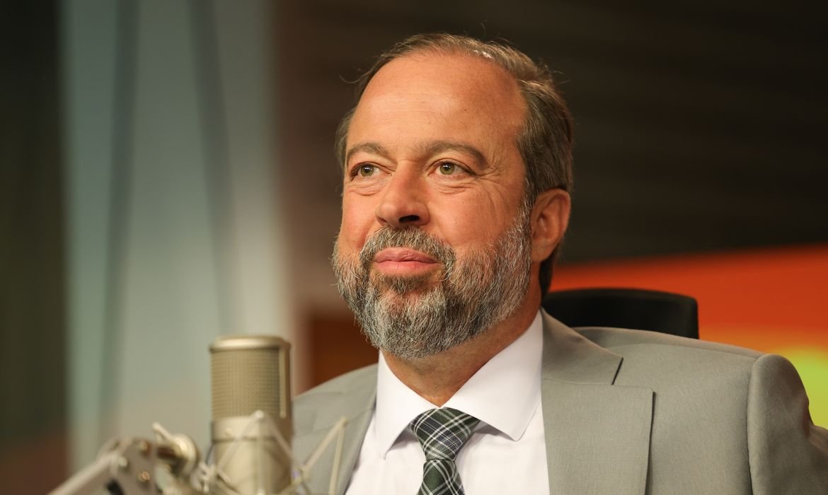 Ministro de Minas e Energia, Alexandre Silveira, descartou horário de verão neste ano. Foto: Fa...