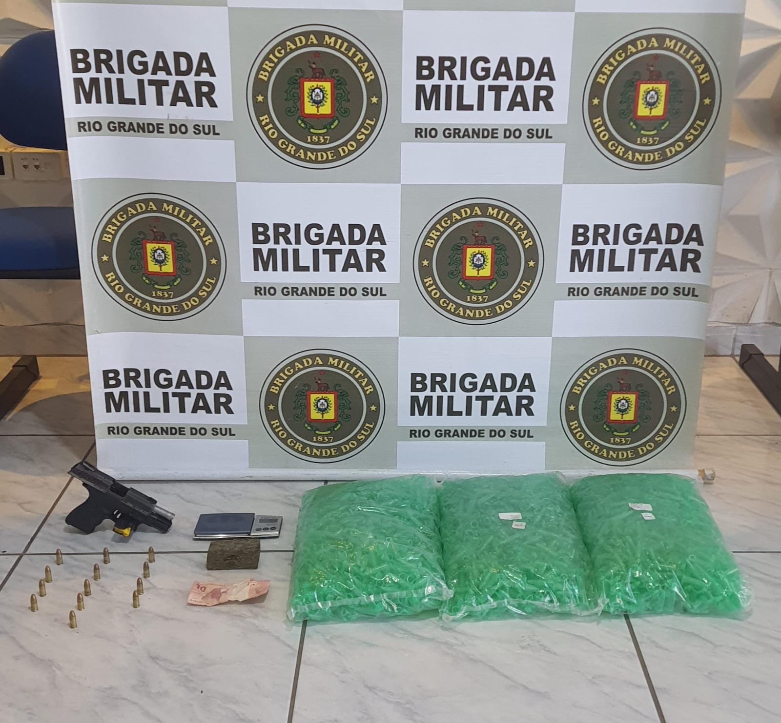 IMG-20251019-WA0023 A Brigada Militar, por meio do 2º Batalhão de Policiamento de Área Turística (2º BPAT), apre...
