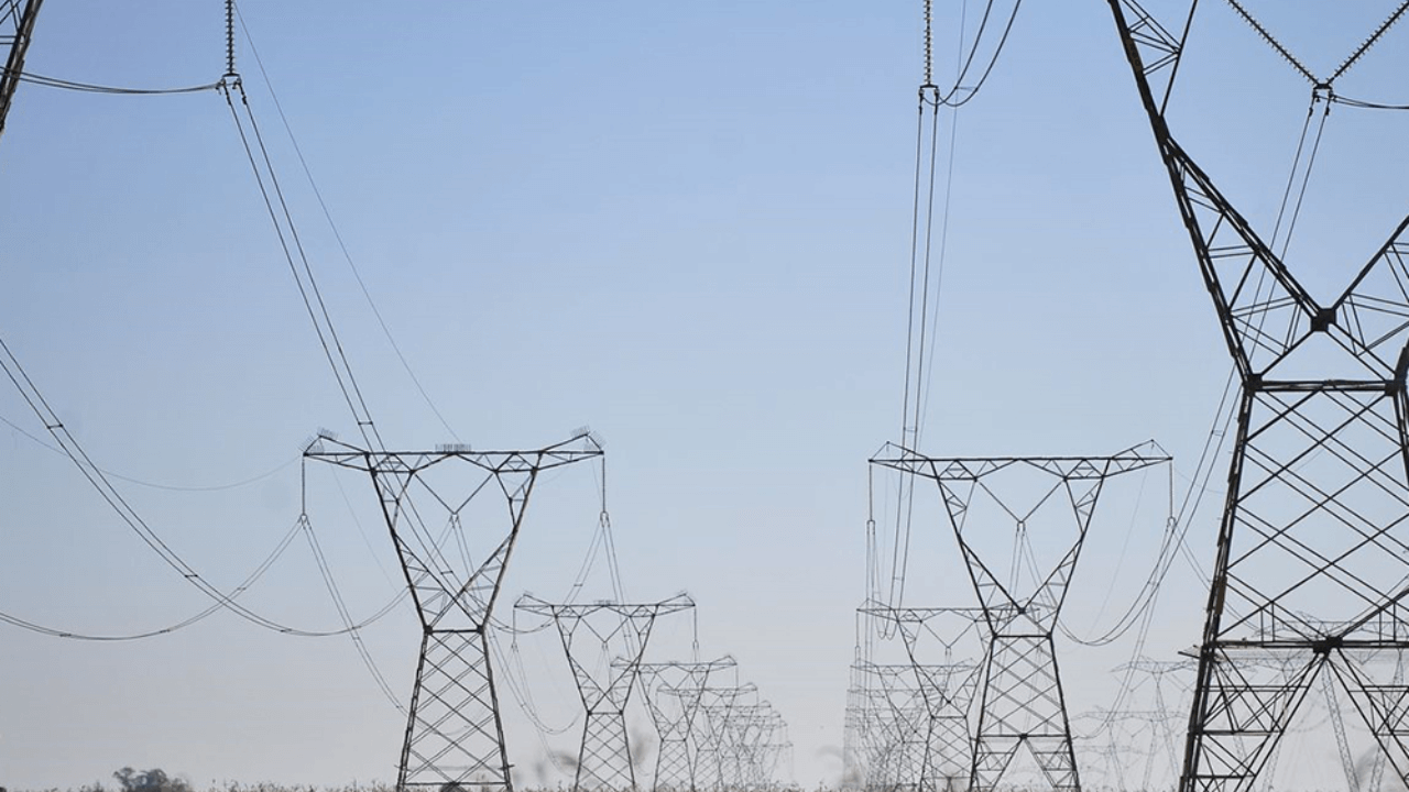 Incêndio em Subestação causa Apagão Generalizado no País