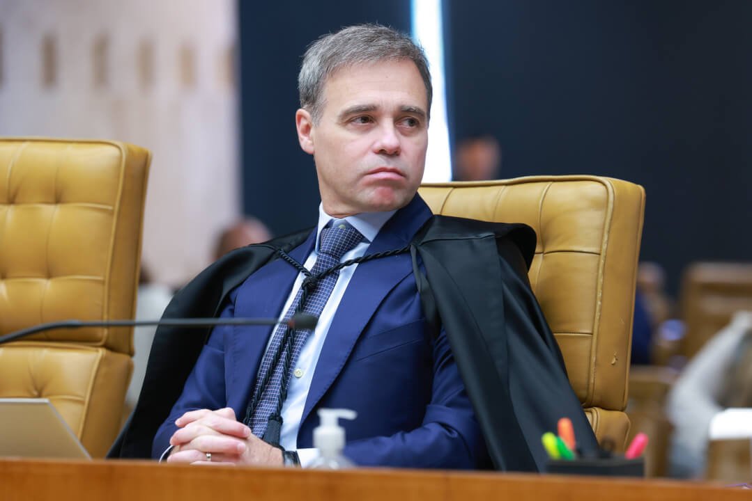 Mendonça ordenou de 390 milhões do Sindnapi e seus dirigentes. Apesar de ser vice-presidente, i...