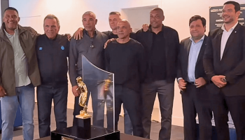 Grêmio Recebe Taça da Supercopa de 1990 em Cerimônia de Reparação