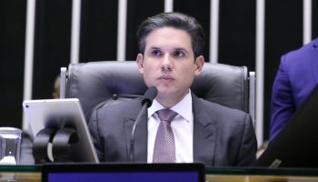 Motta disse acreditar que Lula se referiu à "extrema direita" quando criticou a "qualidade de ba...